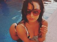 Demi Lovato z dużym dekoltem w stroju kąpielowym